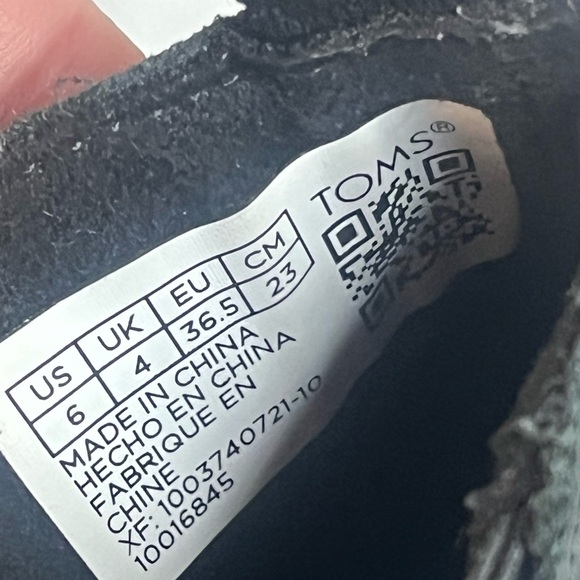 New TOMS Dakota Water-Resistant Chelsea Lug Booties - Picture 10 of 10